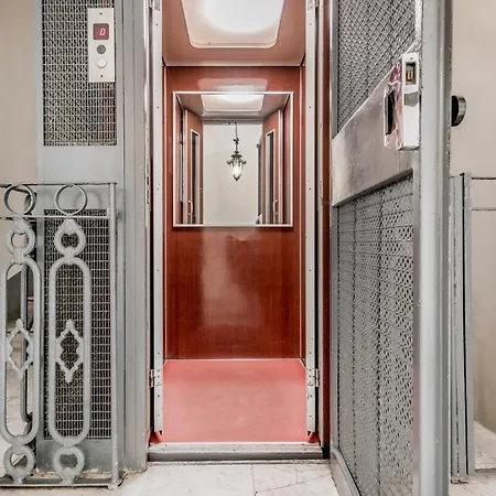 Attico Nel Cuore Di Con Box Privato Per Auto Rome