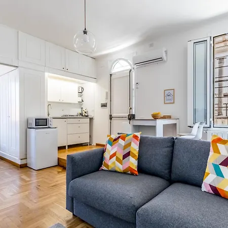 Attico Nel Cuore Di Con Box Privato Per Auto