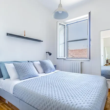 Attico Nel Cuore Di Con Box Privato Per Auto Appartement *